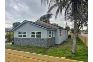 1617 E Avenue, Fort Pierce, FL 34950 - MLS#R11112498
