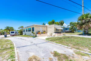 2855 Tangerine Lane, West Palm Beach, FL 33403 Sold 08/27/25