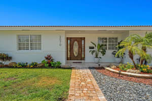 2070 NE 27th Street NE, Lighthouse Point, FL 33064 - MLS#R11112725