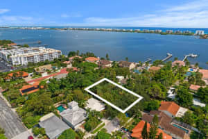 4 17th Avenue, Lake Worth Beach, FL 33460 - MLS#R11112980