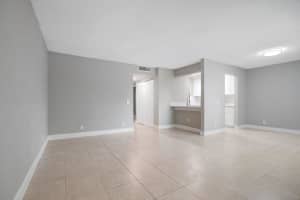 516 Meadows Circle, Boynton Beach