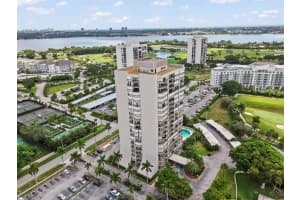 2425 Presidential Way, West Palm Beach, FL 33401 - MLS#R11113252