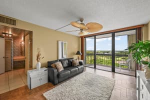 2425 Presidential Way, West Palm Beach, FL 33401 - MLS#R11113252