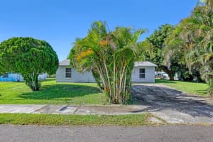 324 W 5th Terrace, Pahokee, FL 33476 Sold 10/07/25