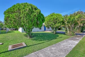 324 W 5th Terrace, Pahokee, FL 33476 Sold 10/07/25