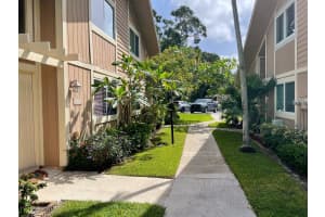 121 Maplecrest Circle, Jupiter, FL 33458 Sold 10/08/25