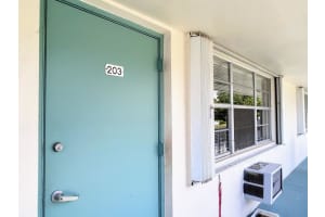 340 Horizons W 203, Boynton Beach