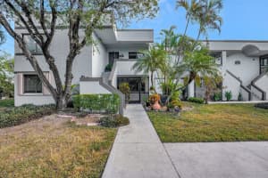 159 Lakeview Drive 101, Weston