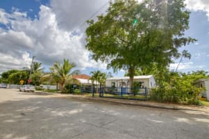 726 N E Street, Lake Worth Beach, FL 33460 - MLS#R11113770