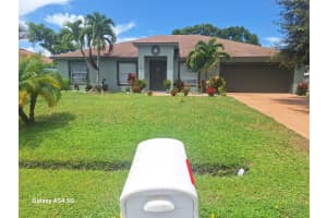825 Se Cavern Avenue, Port Saint Lucie