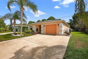 21 Vista De Laguna, Fort Pierce, FL 34951 - MLS#R11114317