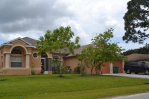 738 Se Lansdowne Avenue, Port Saint Lucie