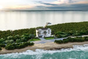 220 Se Macarthur Boulevard, Stuart
