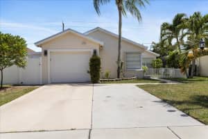 9090 Chatsworth Cascades, Boca Raton, FL 33434 - MLS#R11114752