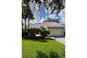 4 Clubhouse Lane, Boynton Beach