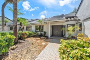 4 Clubhouse Lane, Boynton Beach, FL 33436 - MLS#R11114760