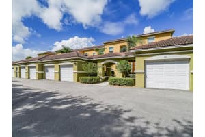 5090 Fairways Circle H206, Vero Beach