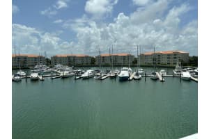 10 Harbour Isle Drive E 302, Fort Pierce, FL 34949 - MLS#R11114956
