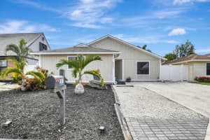 6041 Lace Wood Circle, Lake Worth, FL 33462 - MLS#R11115165