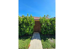 491 Springdale Circle, Palm Springs