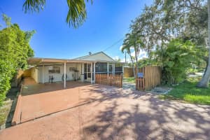 110 E Lake Worth Avenue, Lantana