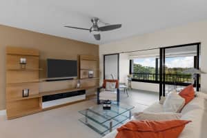 7507 La Paz Boulevard 403, Boca Raton