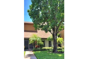 323 Sandtree Drive, Palm Beach Gardens