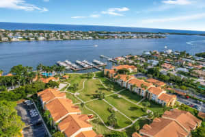 140 Yacht Club Way 109, Hypoluxo