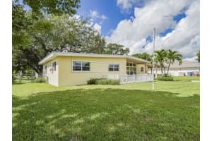 443 21st Place SE, Vero Beach, FL 32962 - MLS#R11115441