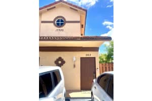 17320 Nw 74th Avenue 202, Hialeah
