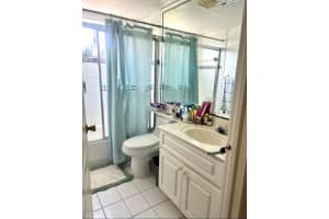 17320 NW 74th Avenue 202, Hialeah, FL 33015 Sold 10/06/25