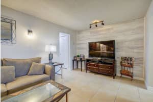160 NE 8th Avenue 26a, Hallandale Beach, FL 33009 Sold 10/06/25