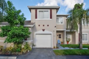 819 Nw 42 Place 819, Deerfield Beach