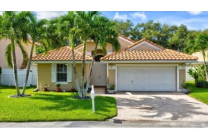 10 Valencia Drive, Boynton Beach, FL 33436 - MLS#R11115737