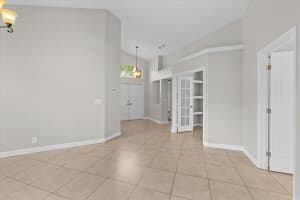 10 Valencia Drive, Boynton Beach, FL 33436 - MLS#R11115737