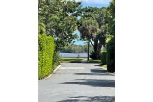 206 Russlyn Drive, West Palm Beach, FL 33405 - MLS#R11115885