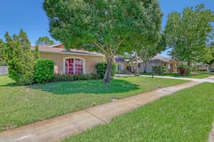 3033 Forest Creek Drive, Melbourne, FL 32901 - MLS#R11115985