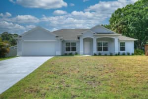 426 Lanfair Avenue, Sebastian, FL 32958 - MLS#R11115991