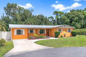 1017 Se 16th Court, Stuart