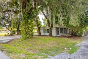 809 SE 10th Street, Okeechobee, FL 34974 - MLS#R11116136