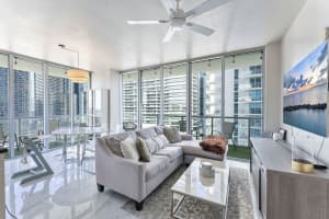 1111 Sw 1st Avenue 2420-n, Miami
