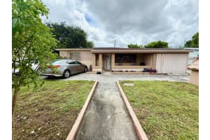 102 Ne 9th Court, Hialeah