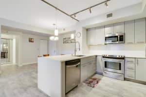 720 S Sapodilla Avenue 208, West Palm Beach