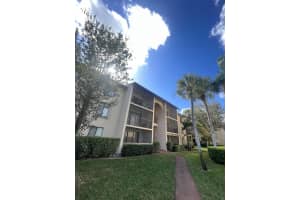 207 Foxtail Drive H3, Greenacres