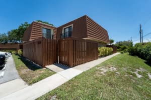 3900 County Line Road 11d, Tequesta