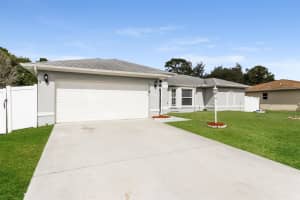 317 SW Duxbury Avenue, Port Saint Lucie, FL 34983 - MLS#R11116862