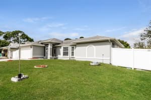 317 SW Duxbury Avenue, Port Saint Lucie, FL 34983 - MLS#R11116862
