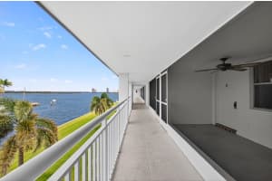 111 Shore Court, North Palm Beach, FL 33408 - MLS#R11116885