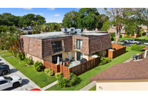 522 Springdale Circle, Palm Springs, FL 33461 Sold 10/10/25