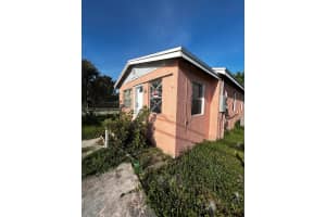 1601 N 17th Street, Fort Pierce, FL 34950 - MLS#R11117033